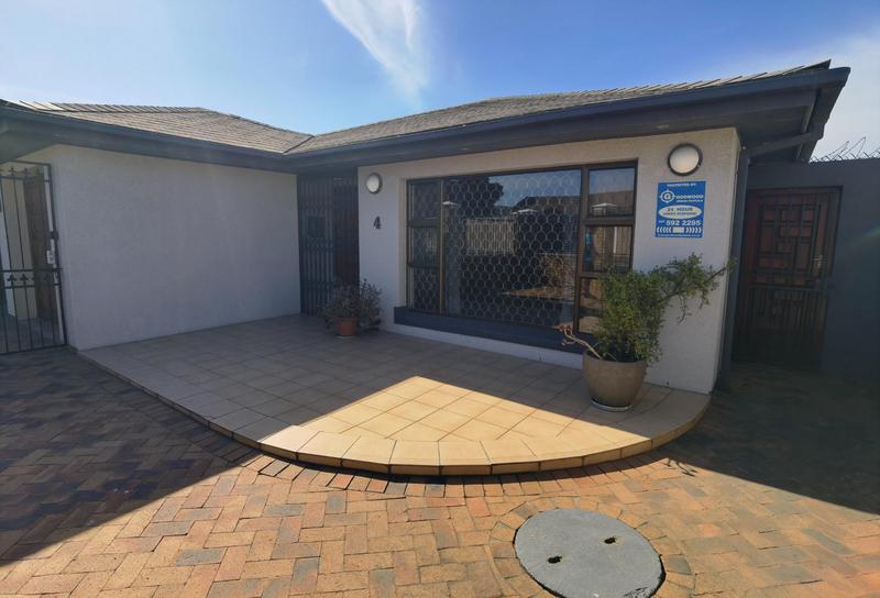6 Bedroom Property for Sale in Cravenby Western Cape